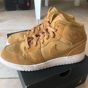 Nike Air Jordan mid 1s boys size 5.5y/women’s 7